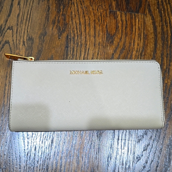 Michael Kors wallet - Picture 1 of 6